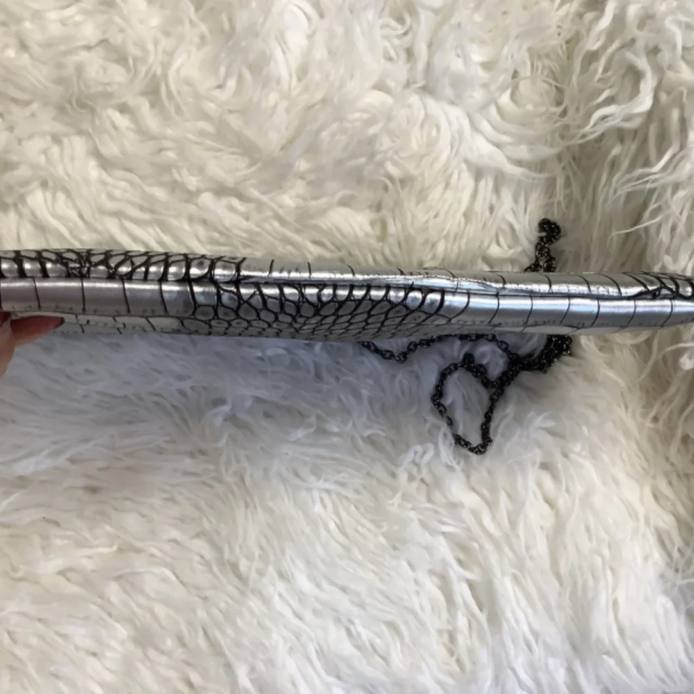 EUC Jessica McClintock  silver croc clutch‎ crossbody chain
